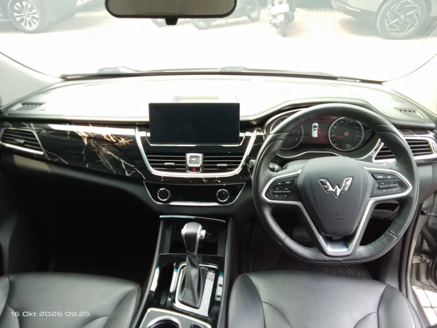 Foto Mobil Bekas Dashboard Wuling Cortez 1.5 L T Lux tahun 2022